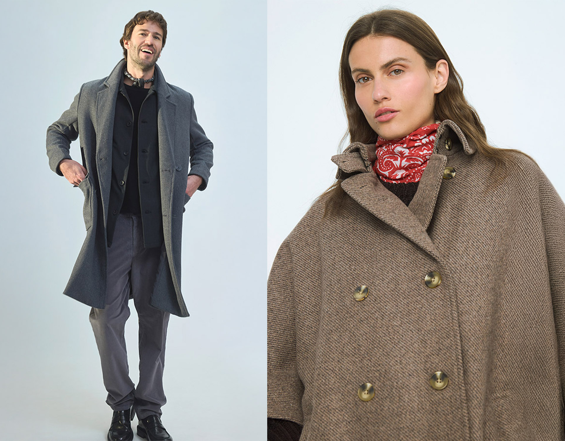 Ein Mann in einem grauen Mantel und eine Frau in einem braunen zweireihigen Mantel mit einem rot gemusterten Schal posieren vor einem schlichten hellen Hintergrund.