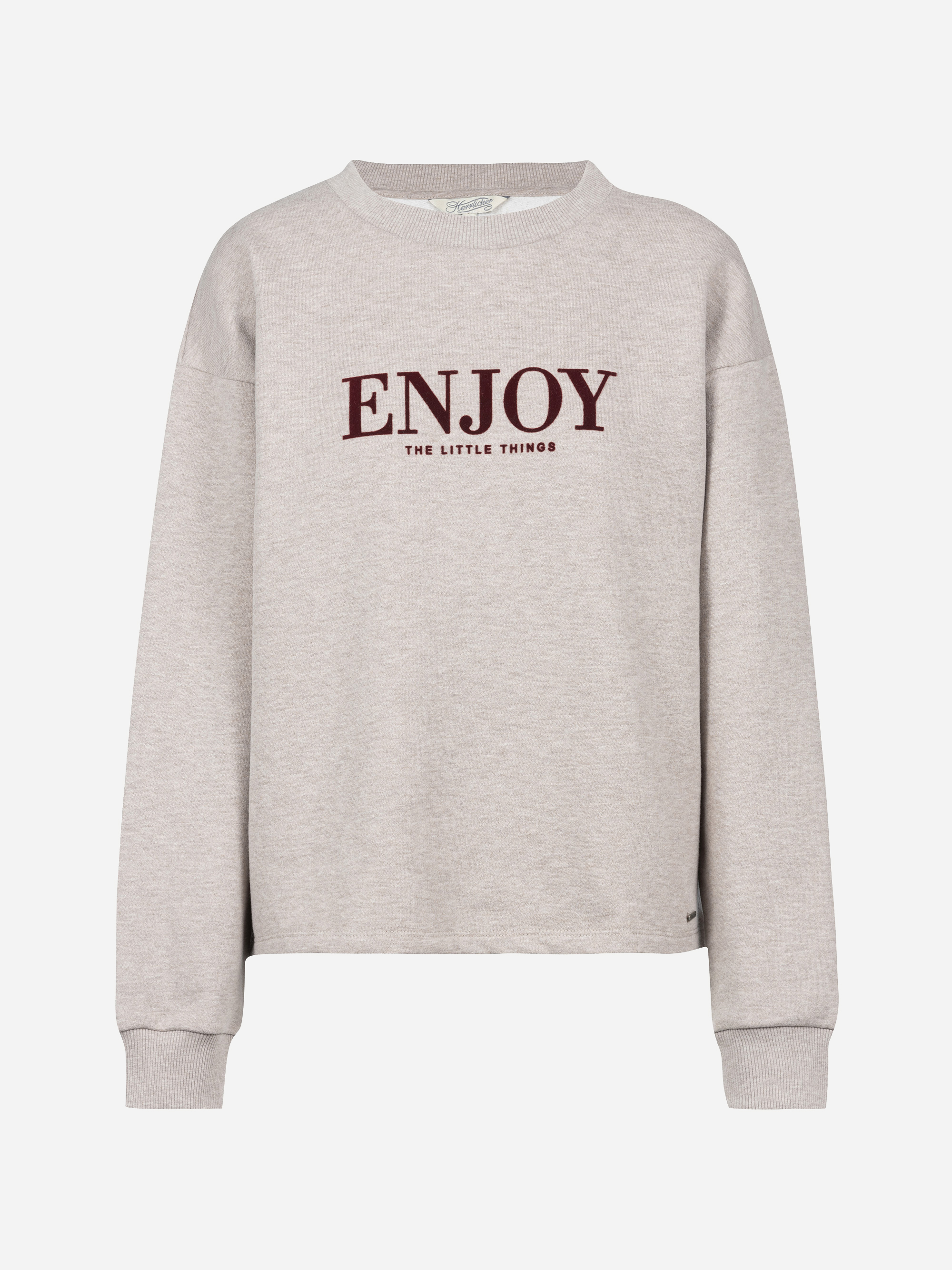 Ein hellgraues Sweatshirt, auf dessen Vorderseite in großen, weinroten Buchstaben der Schriftzug „ENJOY THE LITTLE THINGS“ aufgedruckt ist. Das Sweatshirt hat lange Ärmel und einen Rundhalsausschnitt.