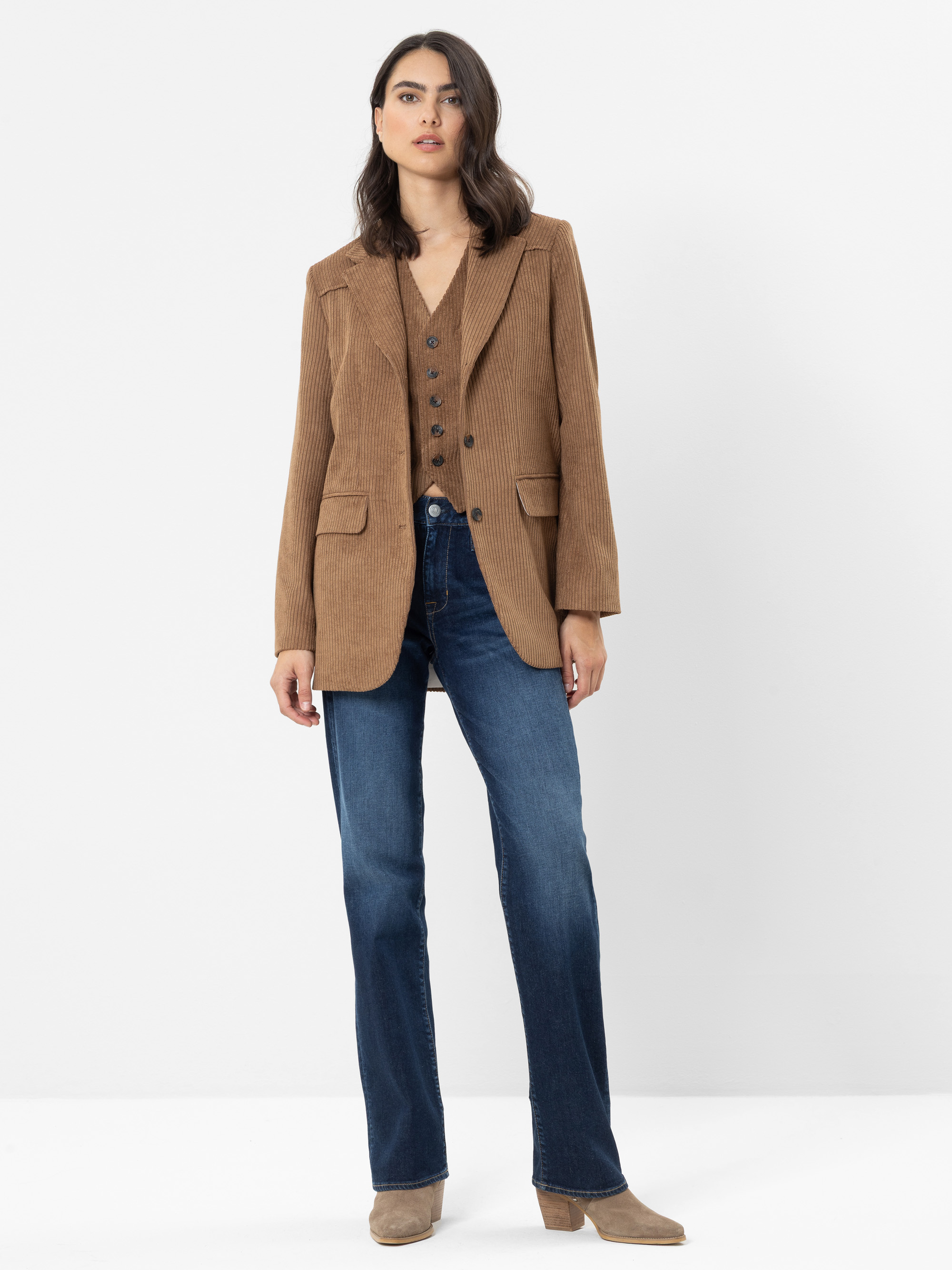 Modell Sayuri Western