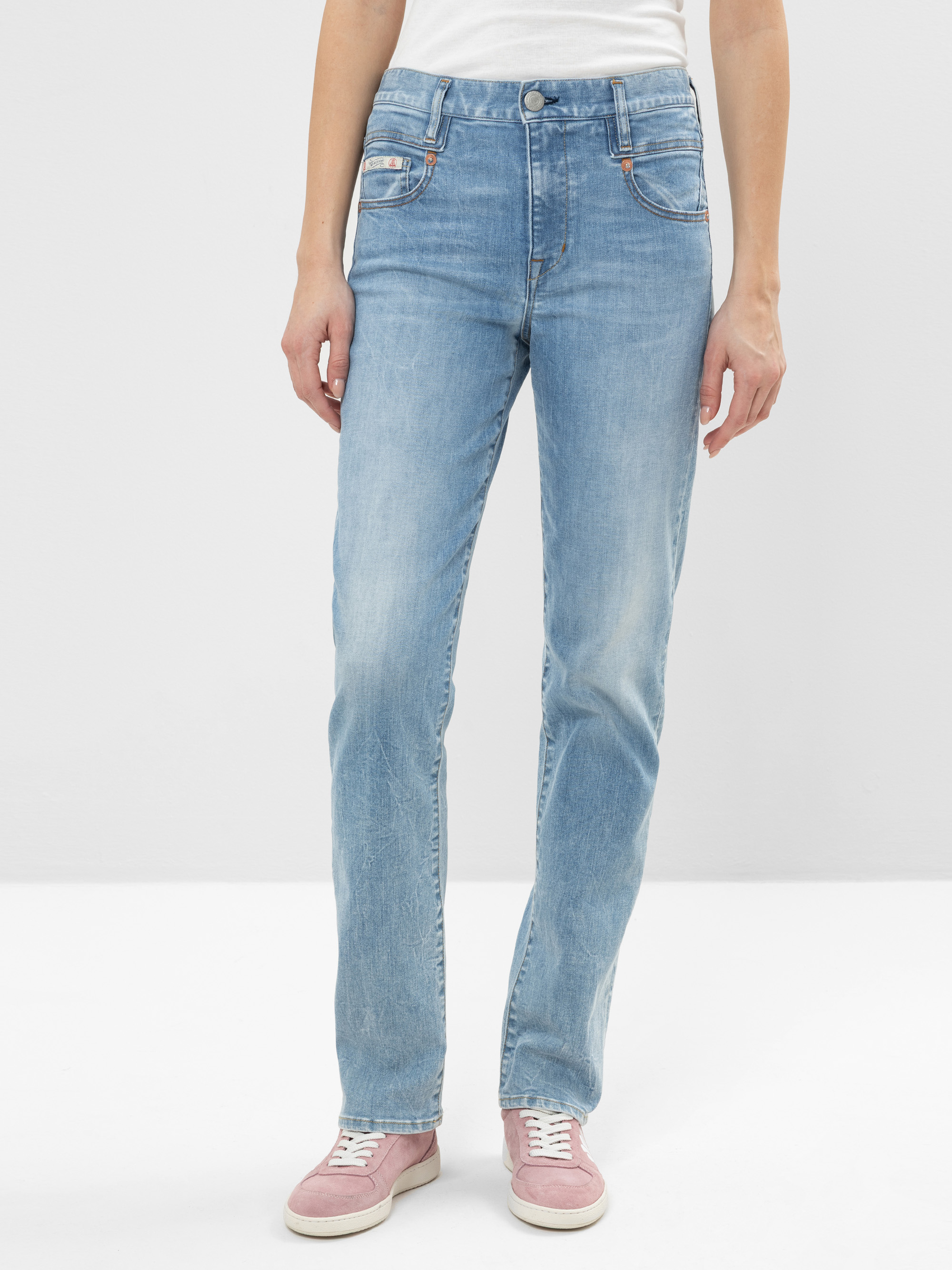 Model Breezy Cropped