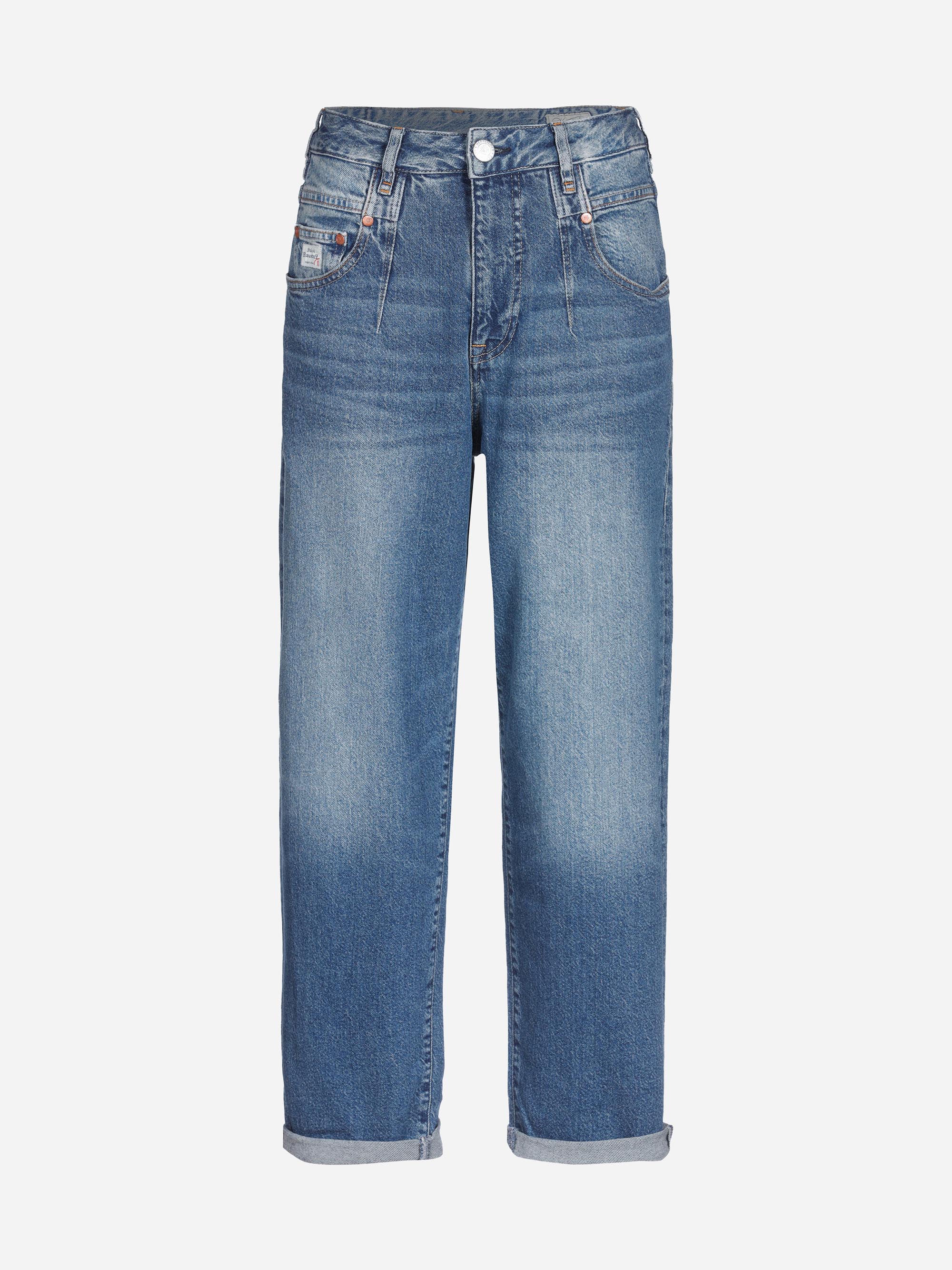 Ein Paar blaue Denim-Jeans mit hoher Taille, geradem Bein, fünf Taschen und aufgerollten Manschetten, dargestellt auf einem einfarbig weißen Hintergrund.